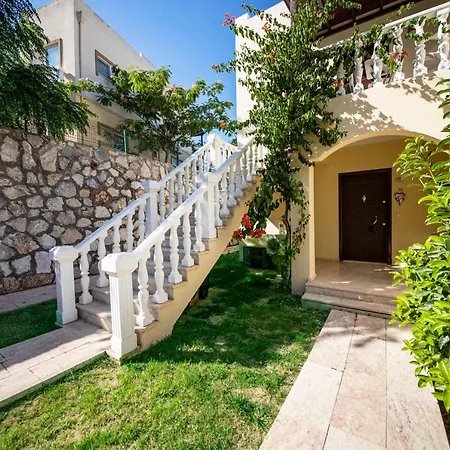 ヴィラ Villa With Private Beach And Shared Pool In Bodrum