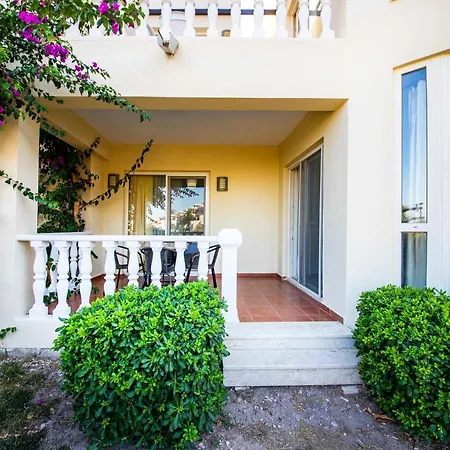 ヴィラ Villa With Private Beach And Shared Pool In Bodrum *